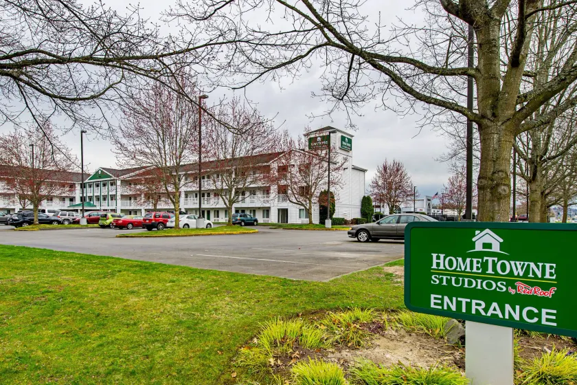 HomeTowne Studios by Red Roof Tacoma - Puyallup - Image 1