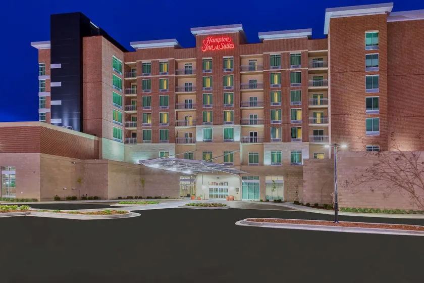 Hampton Inn & Suites Downtown Owensboro/Waterfront - Image 1