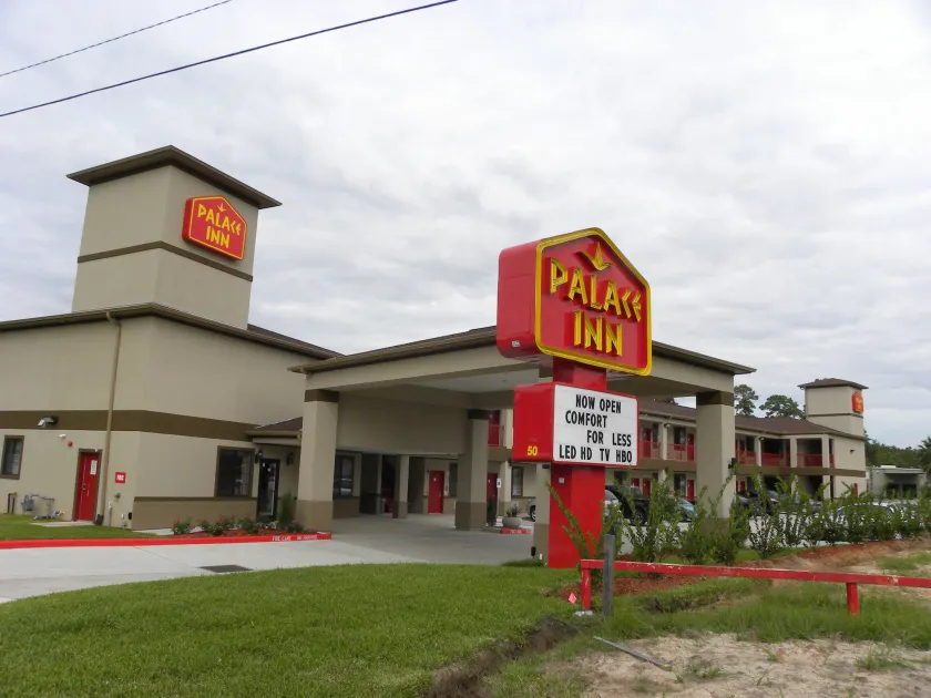 Palace Inn Kingwood - Image 1