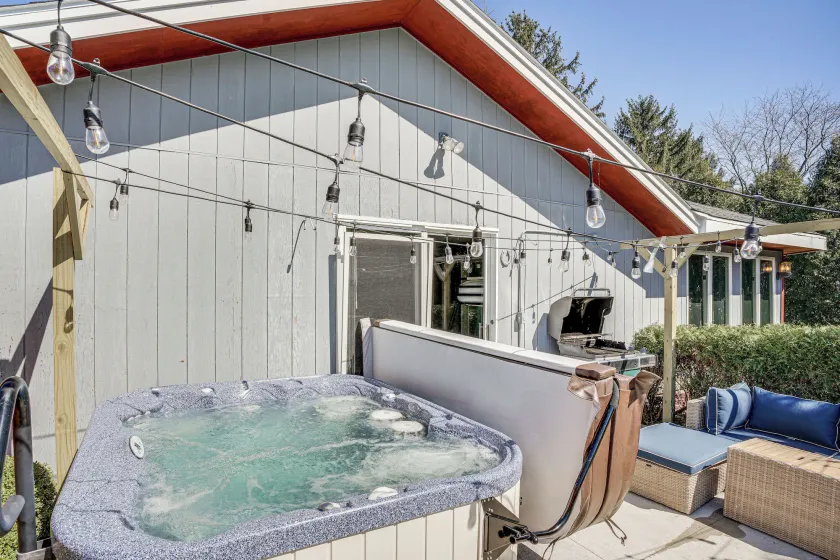 9 Mi to Shore: Home w/ Hot Tub in Howards Grove! - Image 1