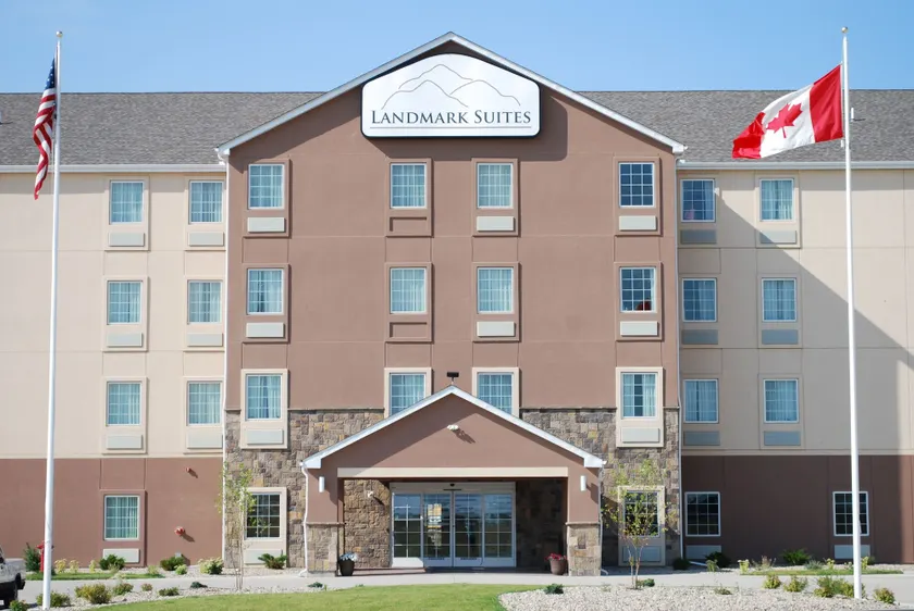 Landmark Suites - Williston - Image 1