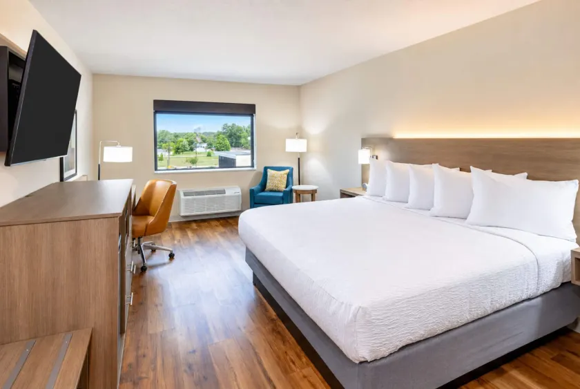 La Quinta Inn & Suites by Wyndham Johnston - Image 1
