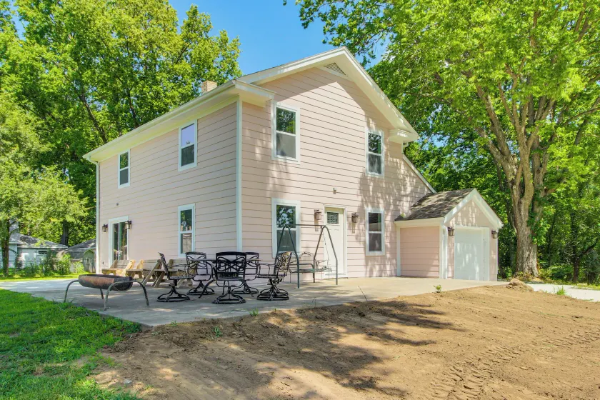 Walk to Winery! Home w/ Patio & Yard in Holt - Image 1