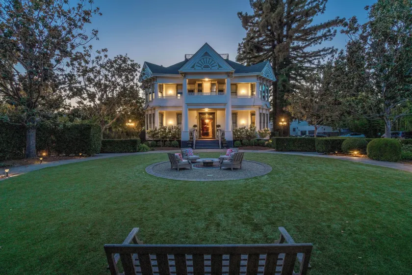 White House Napa - Image 1