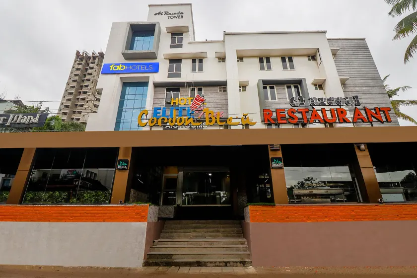 Fabhotel Elite Inn - Image 1