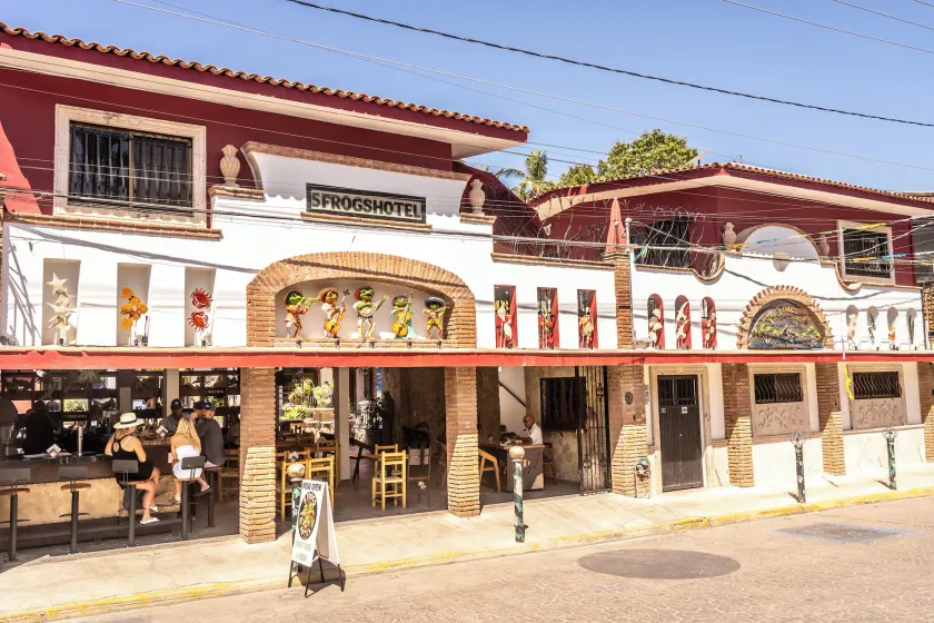 5 Frogs Hotel Bucerias - Image 1
