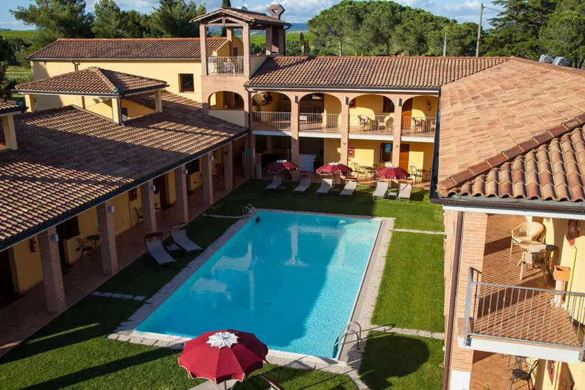 Hotel Ristorante Le Querciolaie dei Ricci - Image 1