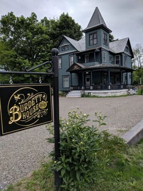 Burdett House Bed & Breakfast - Image 1