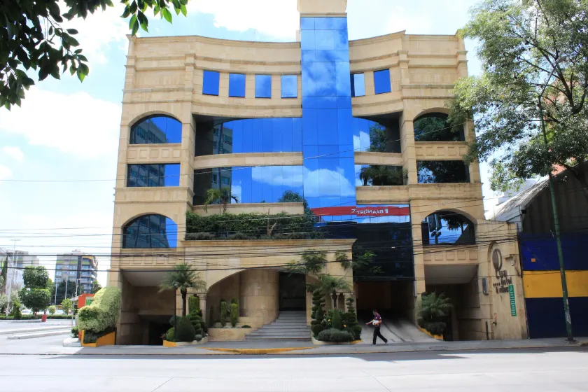 Hotel Lua - Image 1
