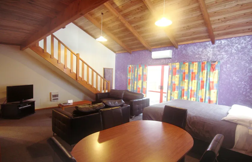 Larchwood Motel - Image 1