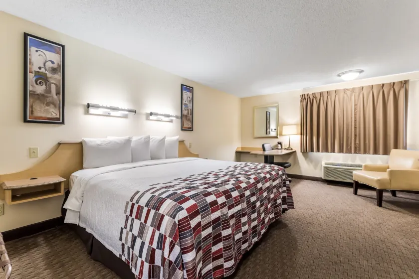 Red Roof Inn Cleveland Airport - Middleburg Heights - Image 1