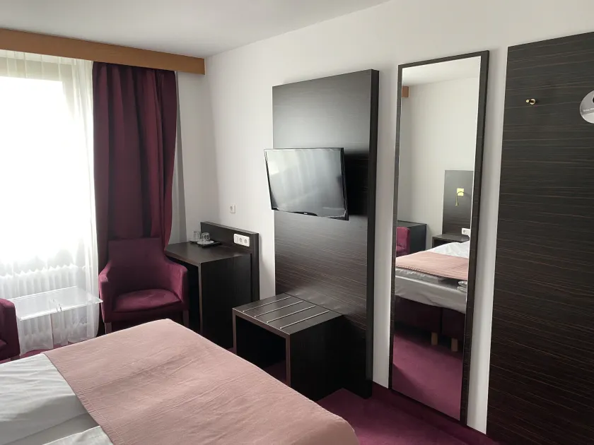 Hotel Montree - Image 1