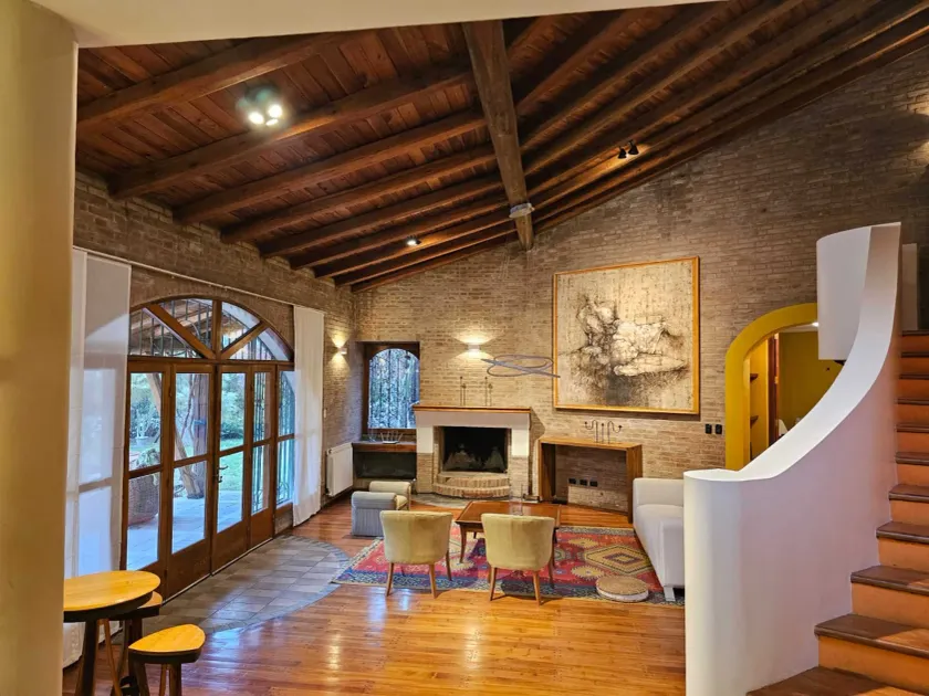 Espectacular casa en exclusivo barrio privado - Image 1