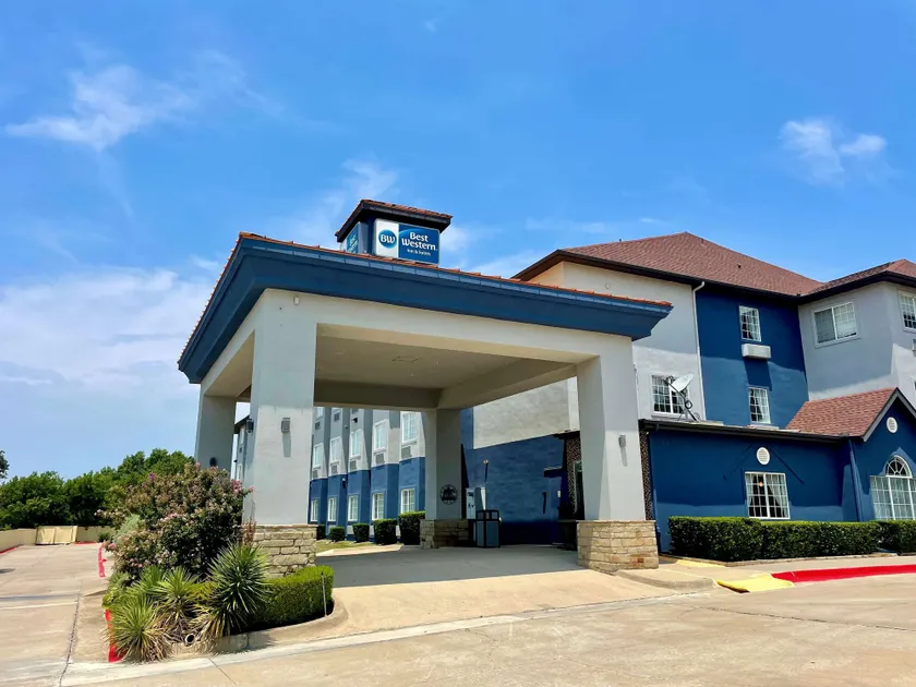 Best Western Roanoke Inn & Suites - Image 1