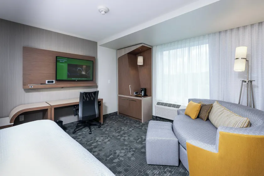 Courtyard by Marriott Boston Littleton - Image 1