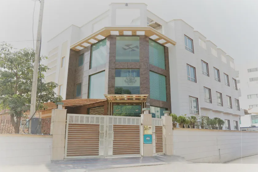 Qcent Gurgaon by Pacific Inn - Image 1