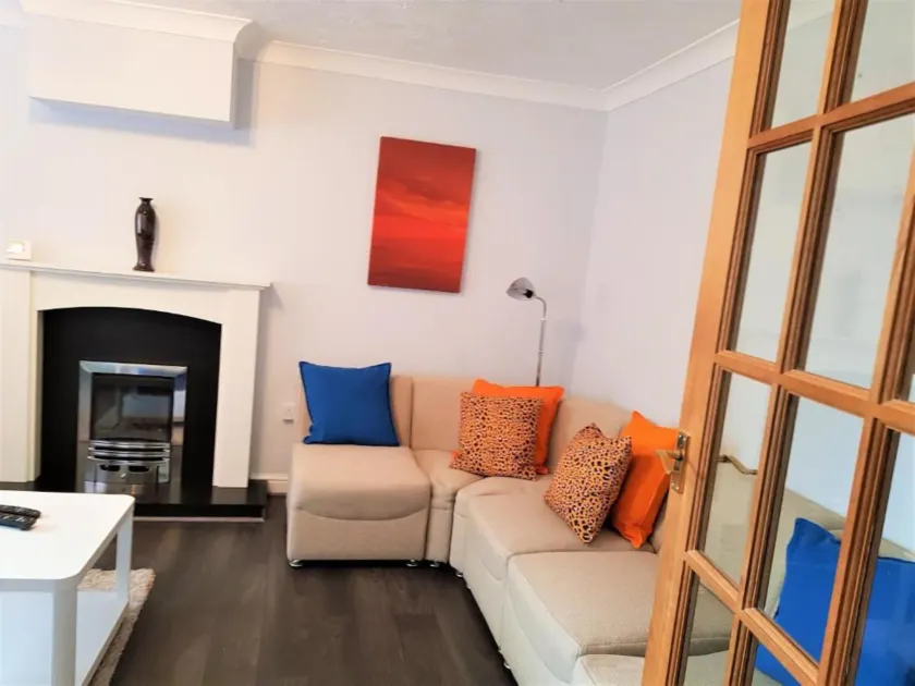Penllech House - Huku Kwetu - Image 1
