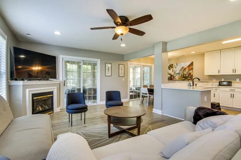 Charming Lewes Townhome w/ Sunroom: 5 Mi to Beach! - Interiør