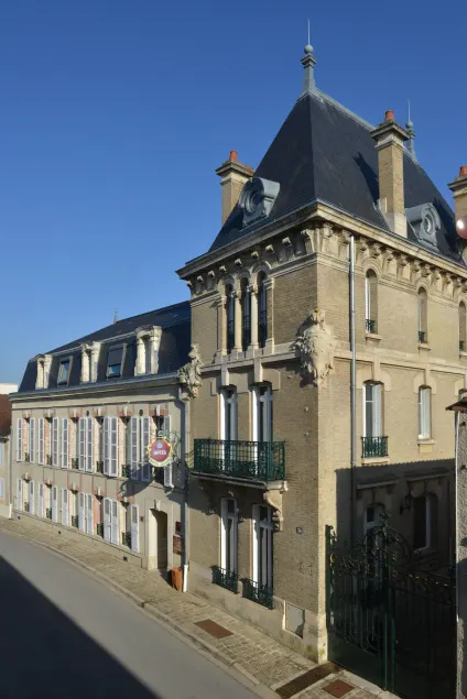 Hôtel Castel Jeanson - Image 1