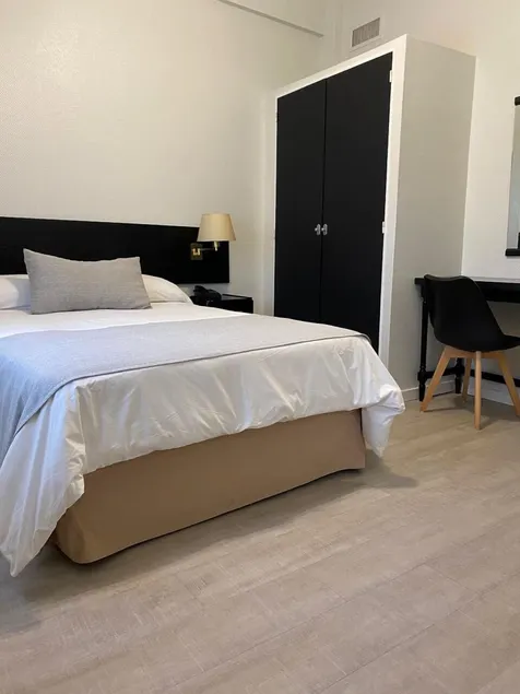 Hotel La Perla - Image 1