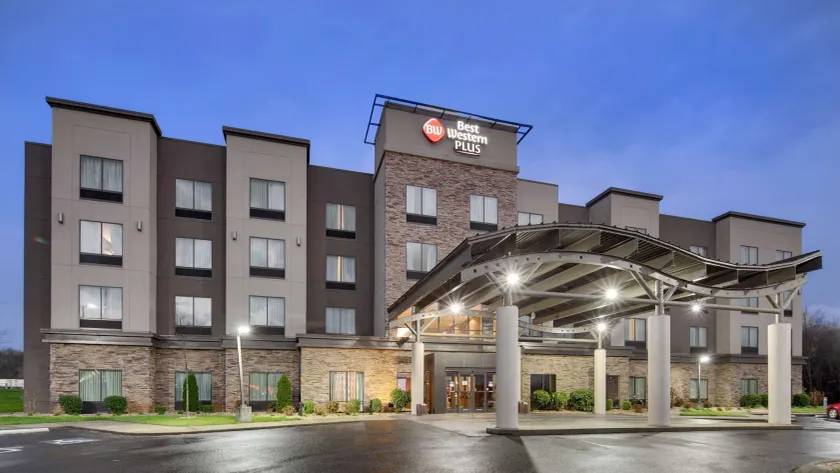 Best Western Plus Atrium Inn & Suites - Image 1