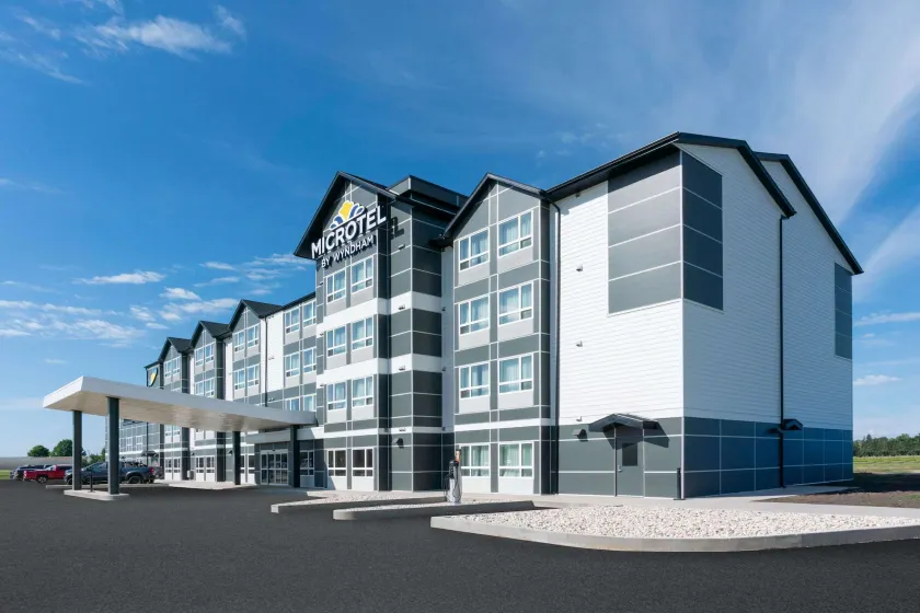 Microtel Inn & Suites by Wyndham Portage La Prairie - Image 1