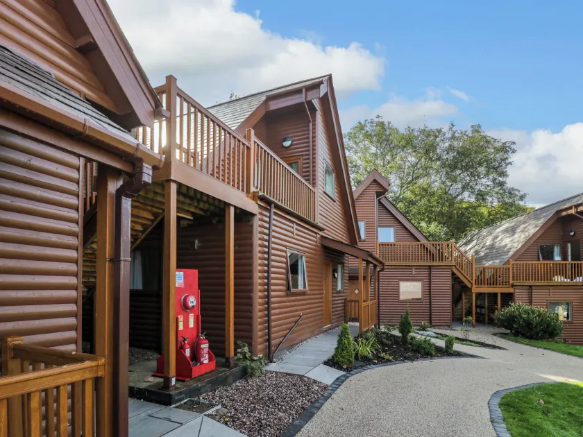 Classic Lodge 30 - Image 1