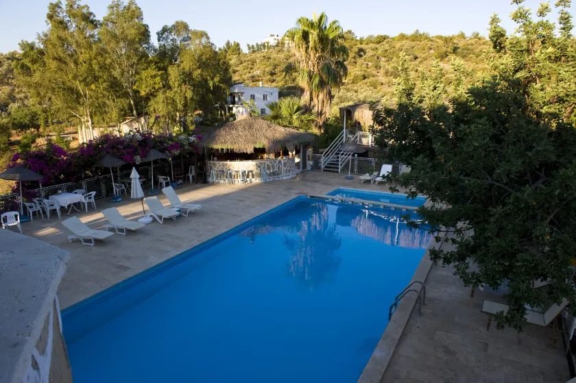 Pataros Hotel - Image 1