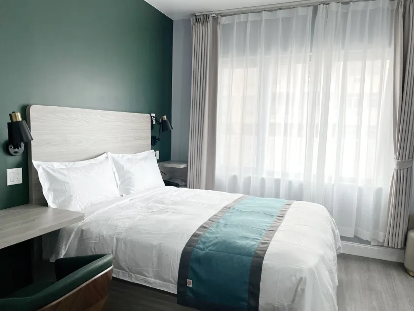 Starlight Hotel Near LGA Airport - Room