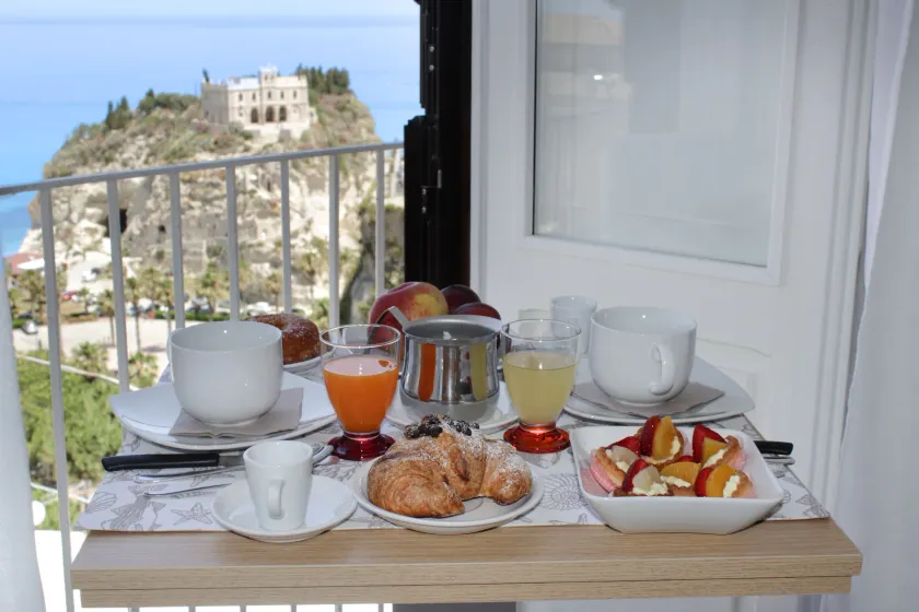 B&B Island Tropea -Sea View Rooms & Suites- - Image 1