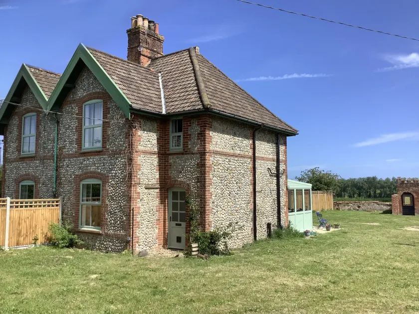 Owl Cottage - Image 1
