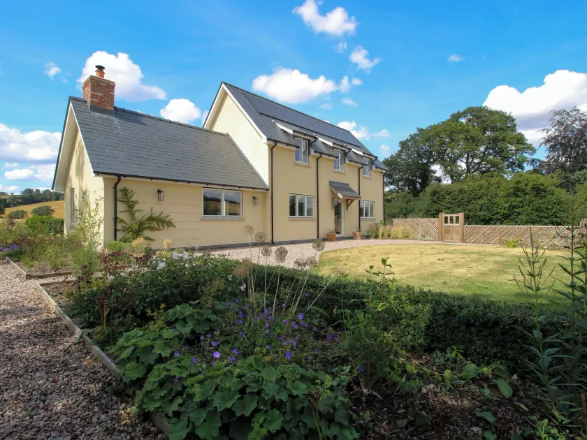 Hoddell Pitch Cottage - Image 1
