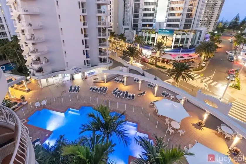 Broadbeach Holiday Apartments - Image 1