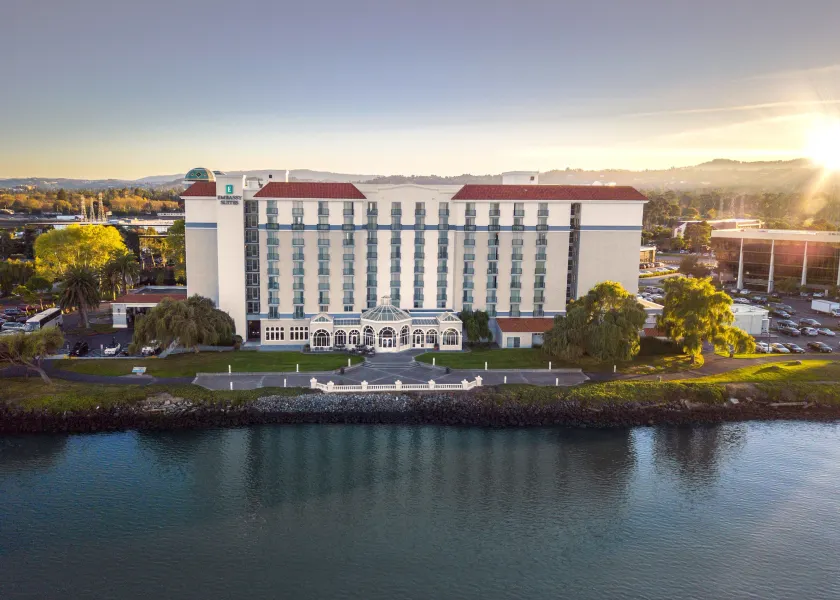 Embassy Suites by Hilton San Francisco Airport Waterfront - Image 1