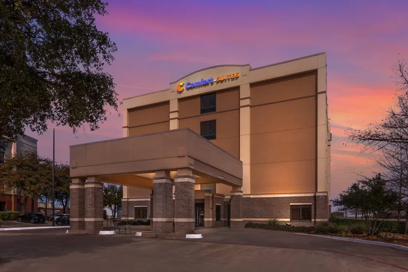 Comfort Suites DFW N-Grapevine - Image 1