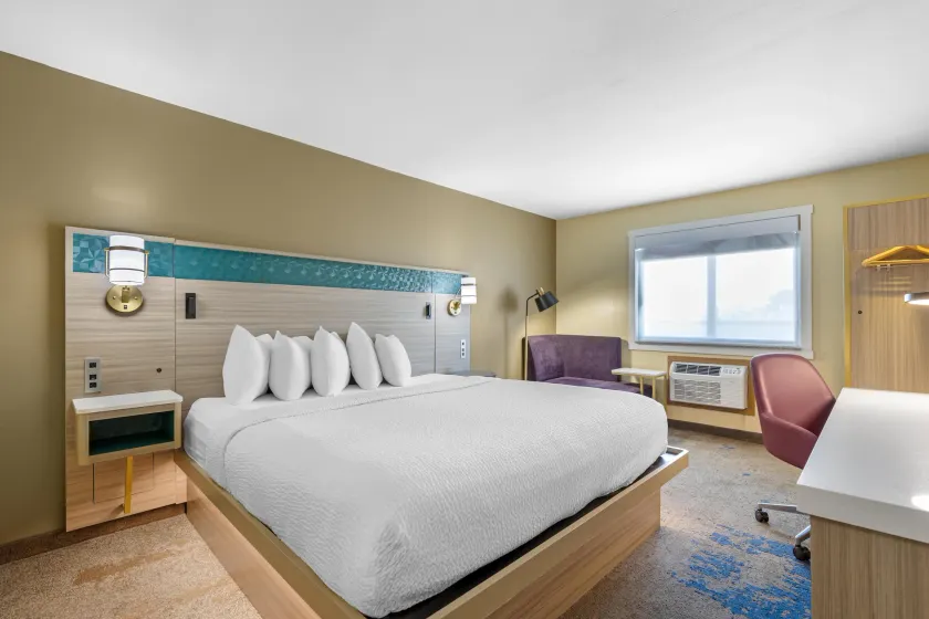 Best Western Plus Altoona Inn - Image 1