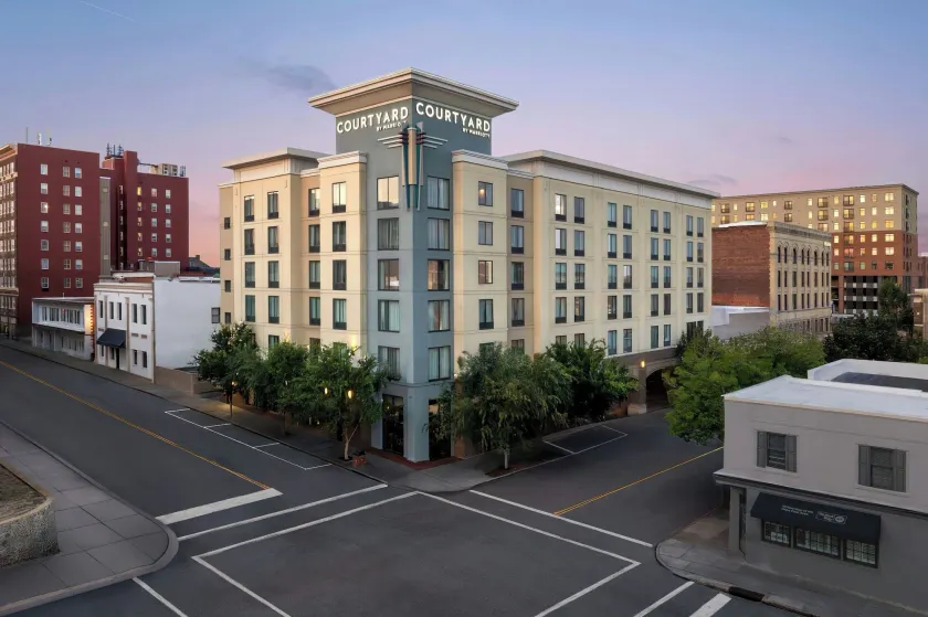 Courtyard by Marriott Wilmington Downtown/Historic District - Image 1