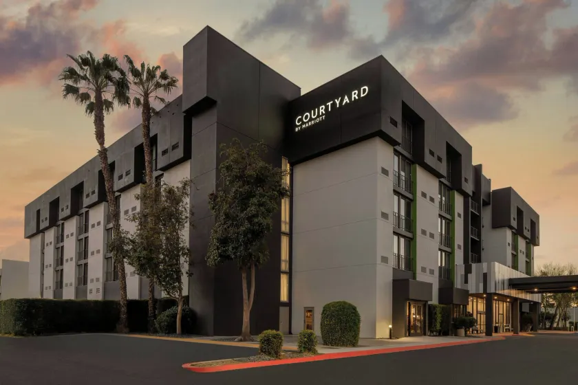 Courtyard San Jose Airport - Image 1
