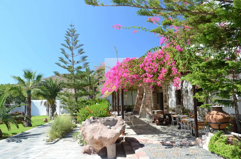 Asteri Hotel - Image 1