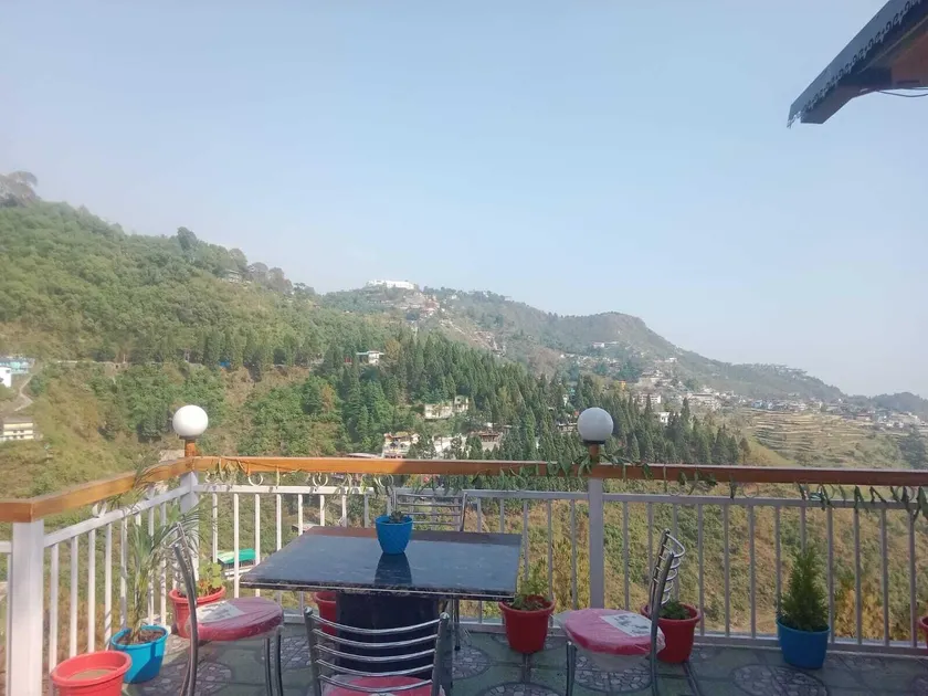 Hotel The Pine Villa - Image 1