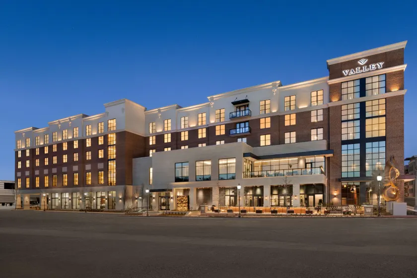 Valley Hotel Homewood Birmingham, Curio Collection by Hilton - Image 1