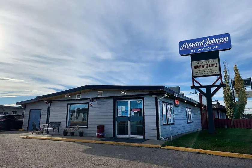 Howard Johnson by Wyndham Grande Prairie - Image 1