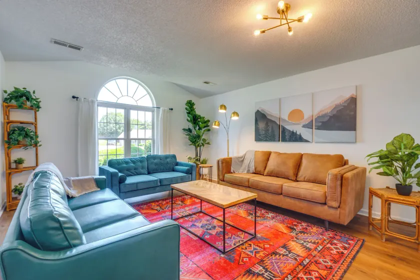 Willow Haven: Large Yard, 6 Mi to Downtown! - Image 1