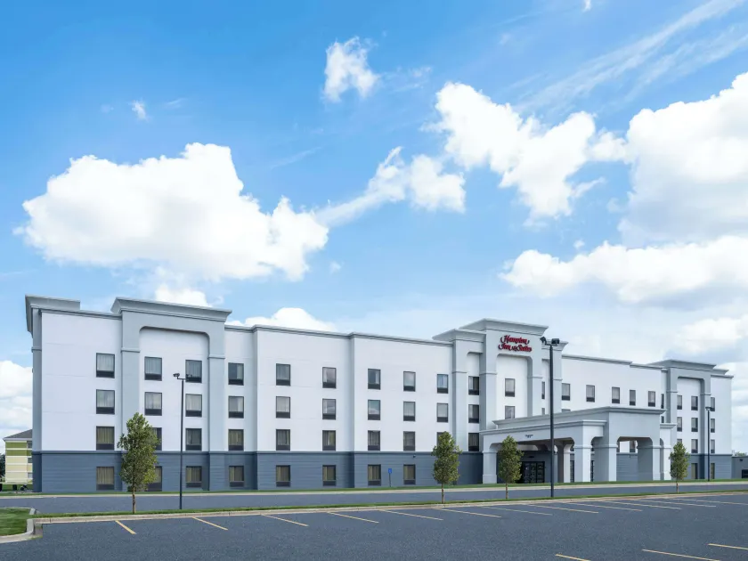Hampton Inn & Suites Cedar Rapids - North - Image 1