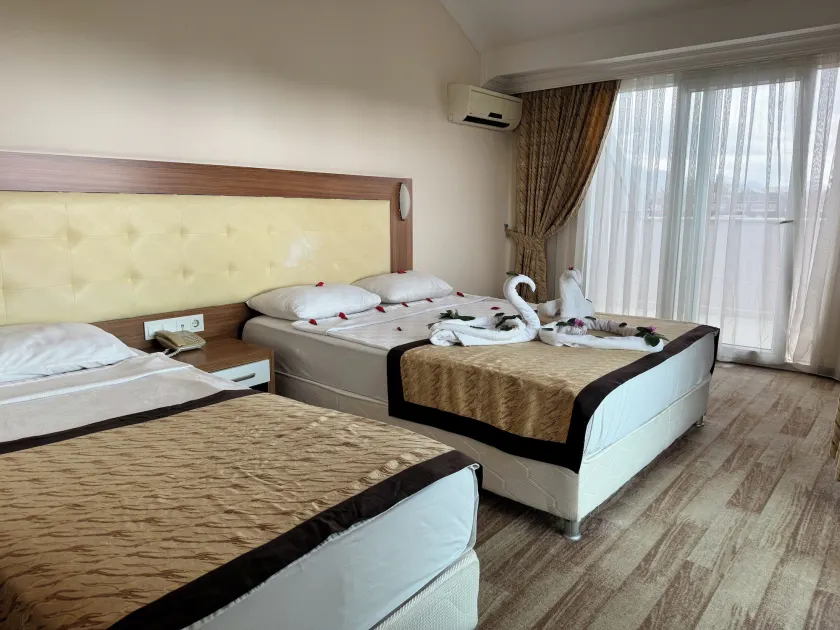 Mitos App & Hotel - Image 1