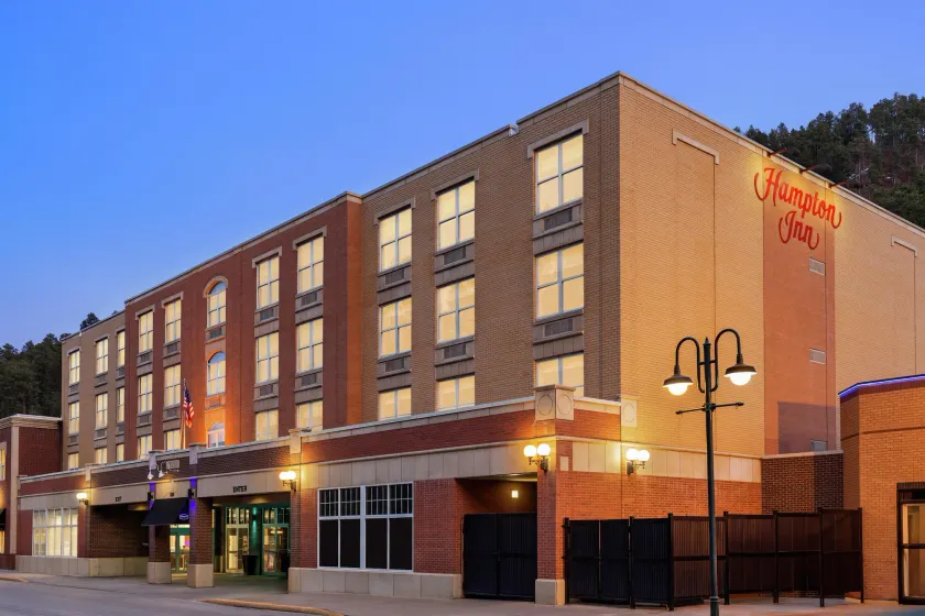 Hampton Inn Deadwood at Tin Lizzie Gaming Resort - Image 1
