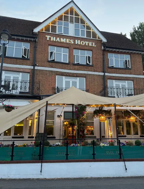 Uno Thames Hotel Maidenhead -Reopened Brand New Again -FREE PARKING - Image 1