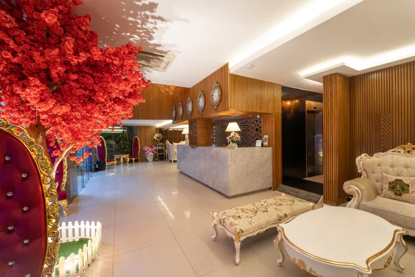 The White Hotel 8A Thai Van Lung - Image 1
