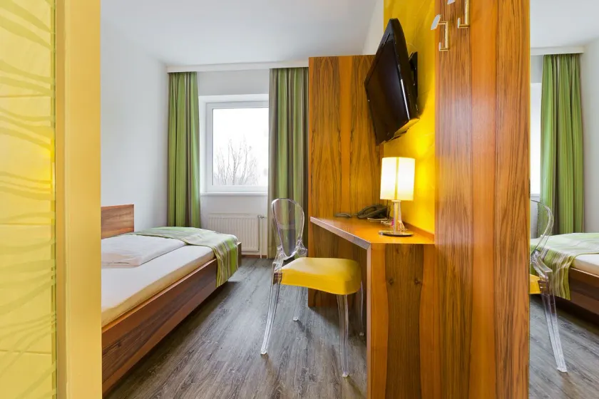 Motel Baden - Image 1