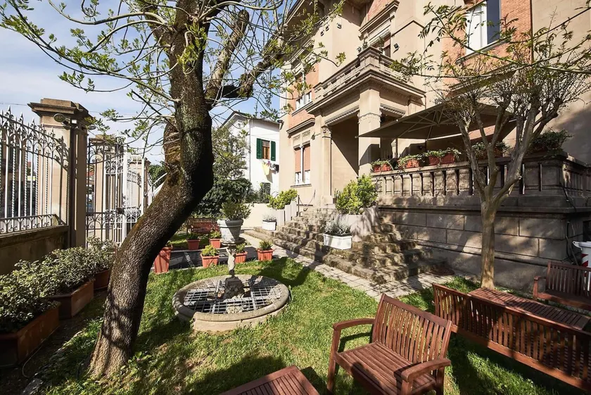 Villa Tower Inn - Image 1